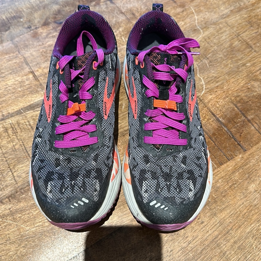 Brooks size 8